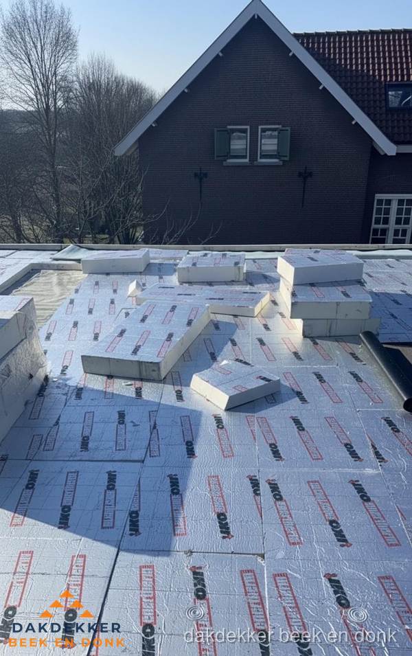 IKO PIR isolatieplaten op plat dak in Beek en Donk IKO PIR isolatieplaten op plat dak in Beek en Donk