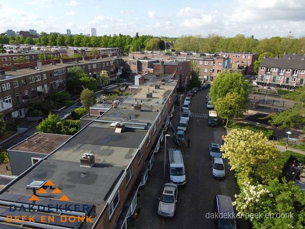 Luchtfoto dakinspectie woonwijk in Beek en Donk Luchtfoto dakinspectie woonwijk in Beek en Donk